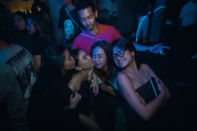 4 wanita joget berdansa di bof kemang