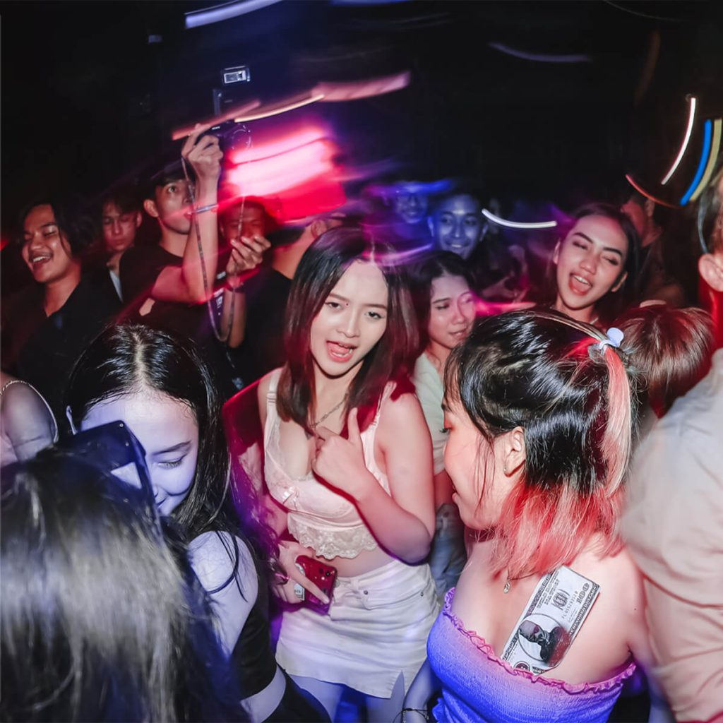 crowd event mingguan big brother kemang