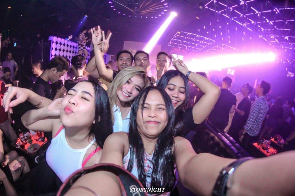 crowd club brexit kemang 1