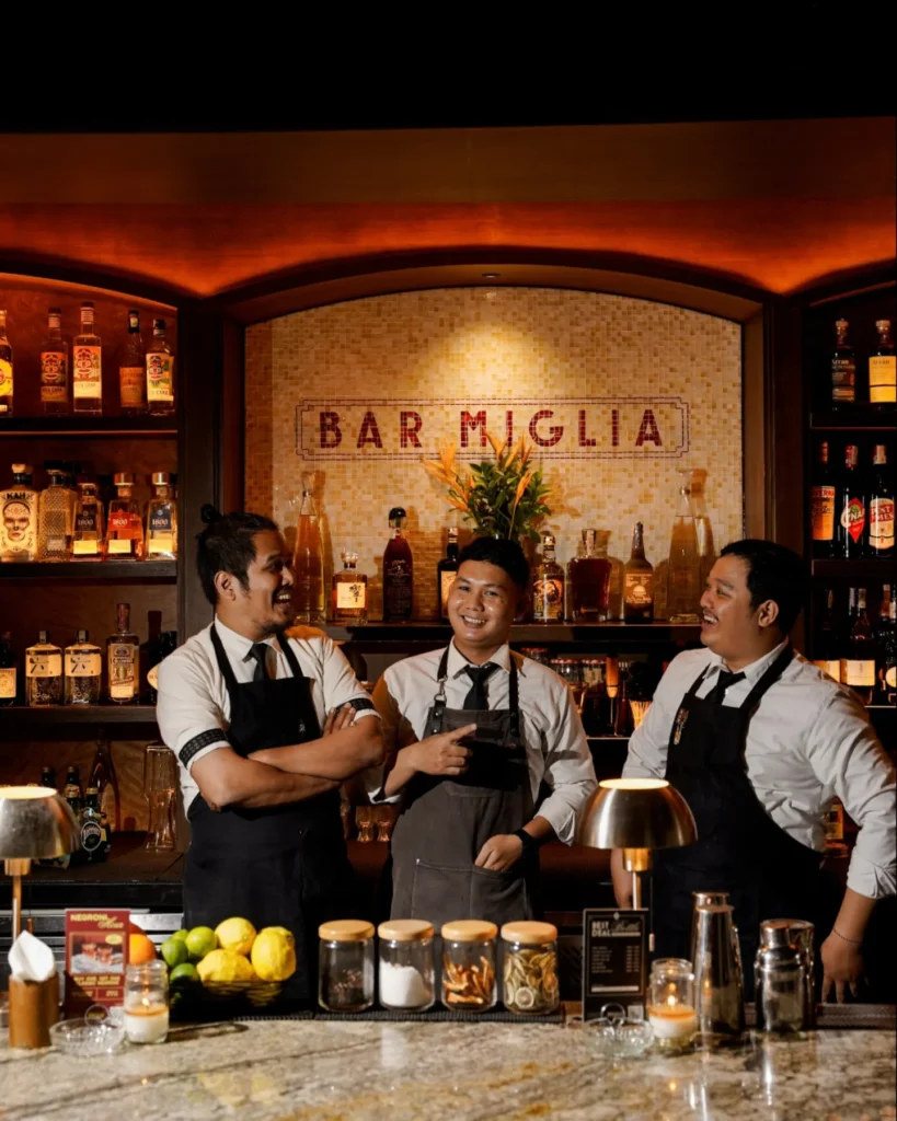 BAR MIGLIA Interor & Crowd