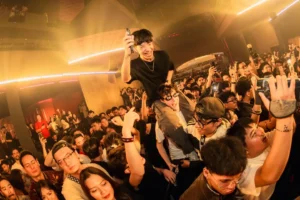 fyne jakarta crowd