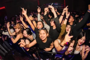 fyne jakarta crowd