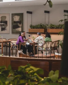 Suasana Vibe di Wheels Coffee Roasters